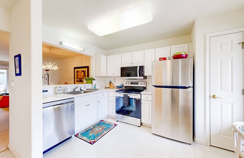 Lewes Casa | Plantations East dog-friendly townhouse with fireplace & water view