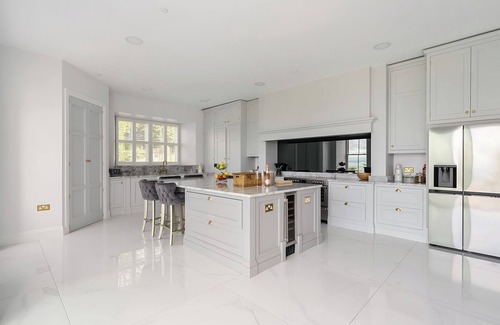 Harlech Cabaña | PLAS AMHERST, pet friendly, luxury holiday cottage in Harlech