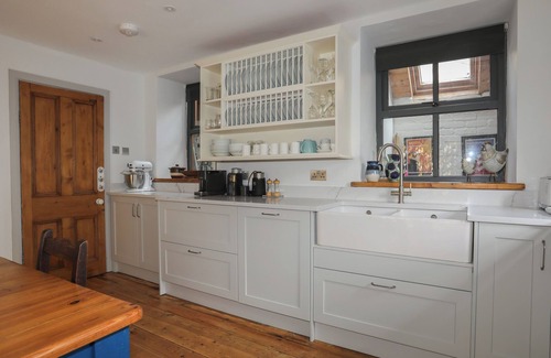 Beaumaris Casa | PLAS ELYN, pet friendly, luxury holiday cottage in Beaumaris