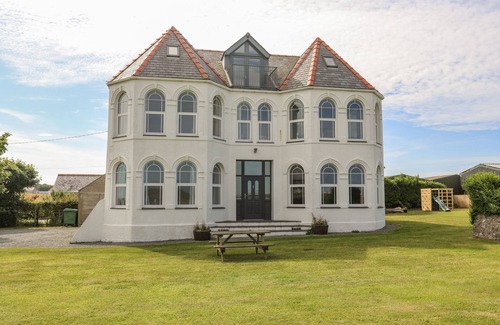 Llanfaelog Casa | Plas Newydd