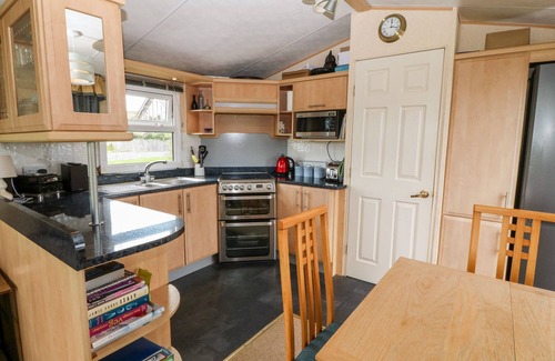Cylch-Y-Garn Cabaña | Plas Tirion Caravan