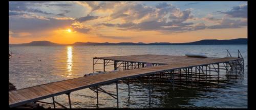 Balatonboglar Apartamento | Platán Holiday Apartman with lakeview