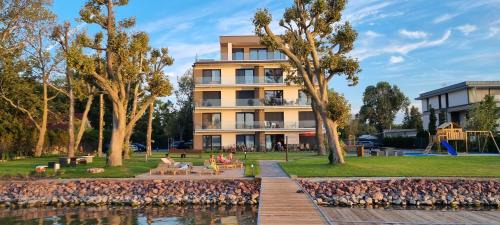 Balatonboglar Apartamento | Platán Holiday Apartman with lakeview