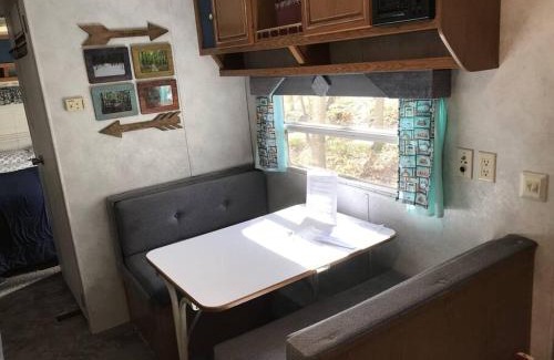 Beulah Apartamento | Platte-Camper in Woods w/FirePit & Hot Tub Access