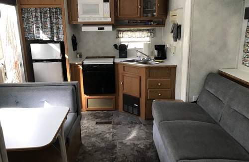 Benzonia Casa | Platte - RV Camper in the Woods with Fire pit & Hot Tub Access