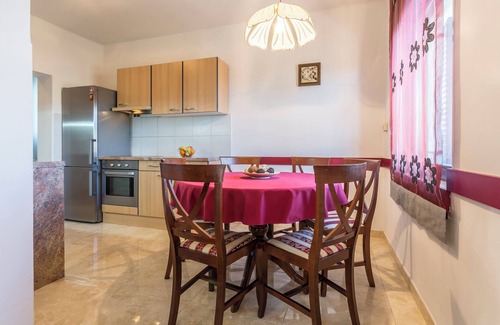 Solin Apartamento | Plautila Suite - aqua haven with pool, sauna & BBQ