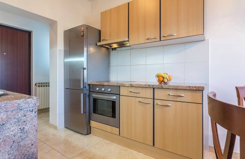 Solin Apartamento | Plautila Suite - aqua haven with pool, sauna & BBQ