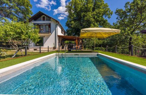 Grizane Casa | PLAVAC
