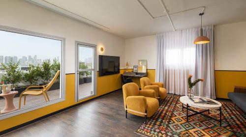 Old North Hotel | PLAY Seaport Suite Hotel TLV