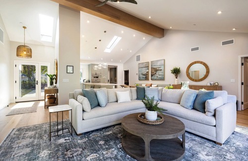 The Mesa Casa | Playa Vida-completely remodeled with A/C, Hot Tub - walk to everything and more