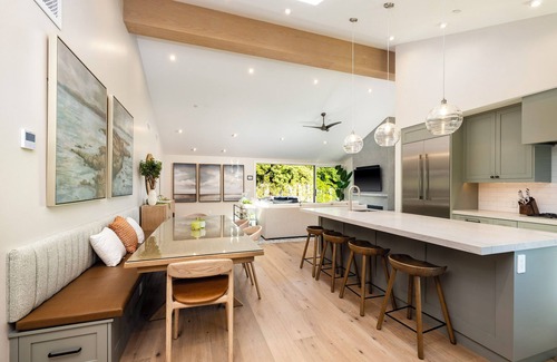 The Mesa Casa | Playa Vida-completely remodeled with A/C, Hot Tub - walk to everything and more