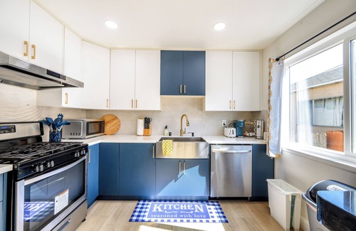San Leandro Casa | Playful Modern 3BR Colors Vibes & Near Bart