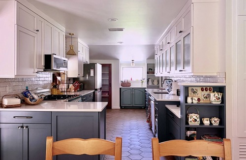 Kerrville Casa | Zona de juegos para todas las edades! Frente privado, piscina, cocina exterior y pozo de fuego