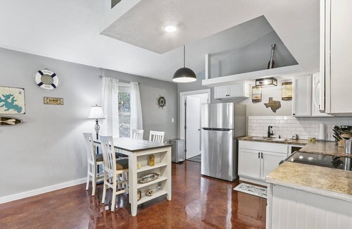 Canyon Lake Casa | Playin Hooky I Pet Friendly, Canyon Lake