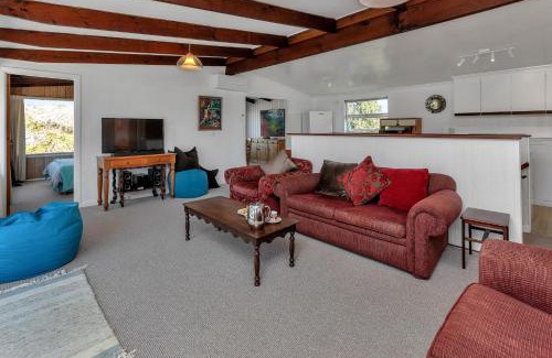 Matapouri Casa | Playtime Plus - Matapouri Holiday Home