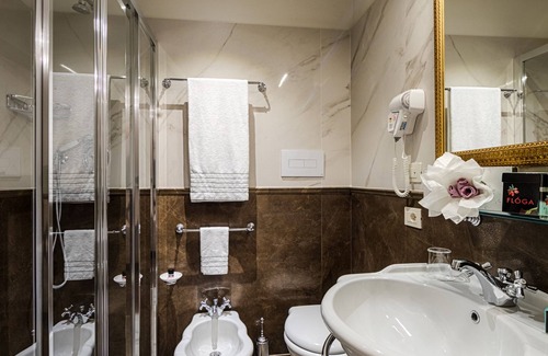 Santa Croce Hotel | Plaza Hotel Lucchesi