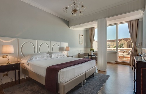 Santa Croce Hotel | Plaza Hotel Lucchesi