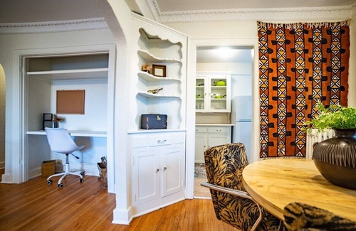 Country Club Plaza Area Condominio | Plaza Penthouse: Historic Charm & Stunning Views