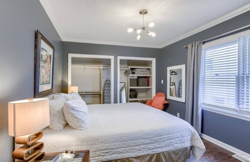 Rosedale Casa | Plaza Perfection Fenced Backyard W&D