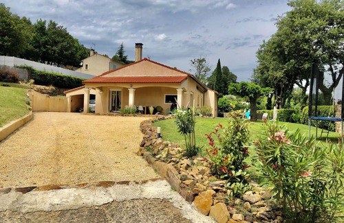 Saint-Georges-les-Bains Casa | Pleasant house (view, nature, pool)