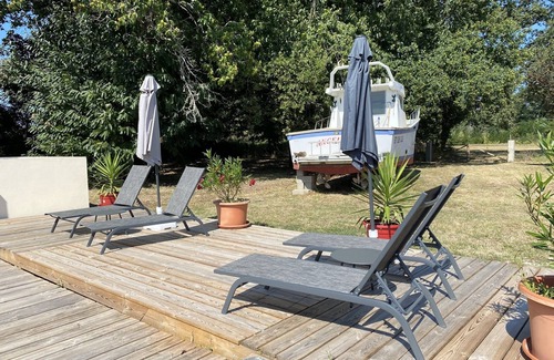 Vensac Casa | Pleasant 1 Bedroom Villa with Private Pool / Yard