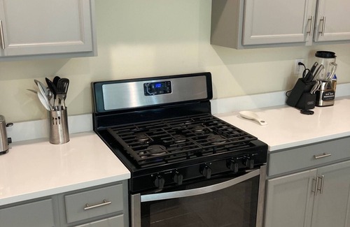 New Roads Casa | Pleasant 4-bedroom house in New Roads with WiFi.