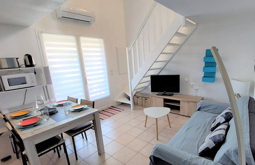 Sainte-Marie-la-Mer Casa | Pleasant air-conditioned family villa with shared pool, a stone's throw from the sea
