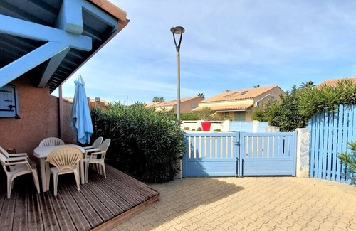 Sainte-Marie-la-Mer Casa | Pleasant air-conditioned family villa with shared pool, a stone's throw from the sea