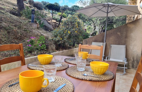 Serra-di-Ferro Apartamento | Pleasant air-conditioned apartment (residence *** swimming pool, sea on foot..)