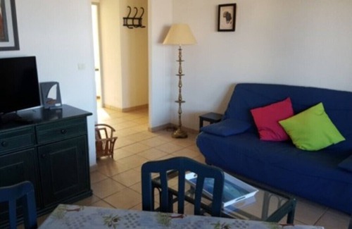 Saint-Cyprien Plage Apartamento | Pleasant air-conditioned apartment, lovely view of marina and boats