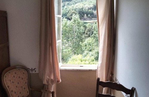 La Salvetat-sur-Agout Apartamento | Pleasant Apartment La Salvetat Agout with Terrace and Mountain View