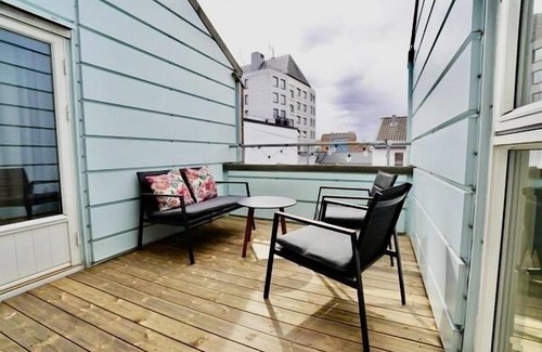 Porsgrunn Apartamento | Pleasant, apartment, in the middle of the city. 85 Smart TV, lift & veranda