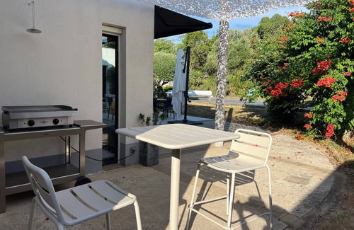 La Rochelle Villa | Pleasant family home in La Rochelle with heated pool and large garden