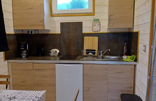 Montescot Apartamento | Pleasant gite for 3, in private grounds with swimming pool