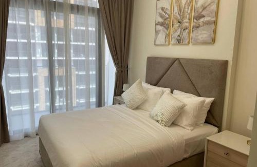 Nad Al Sheba Apartamento | Pleasant New One Bedroom Apartment Azizi Riviera