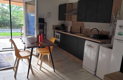 Flagnac Casa | Pleasant studio in a house overlooking Flagnac...