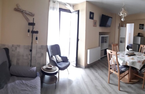 Ax-les-Thermes Apartamento | Pleasant T2 FURNITURE in the Ax Les Thermes hypercentre, 5 minutes from the Teich thermal baths