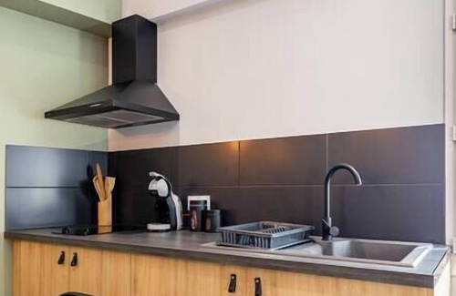 Doue-la-Fontaine Casa | Pleasant town house with terrace near zoo