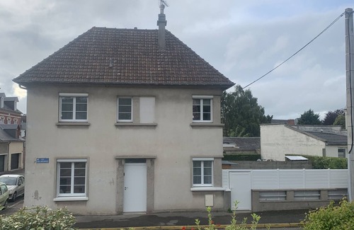 Eu Casa | Pleasant town house with free parking