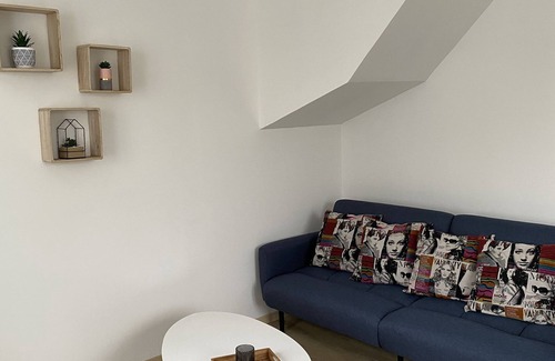 Eu Casa | Pleasant town house with free parking