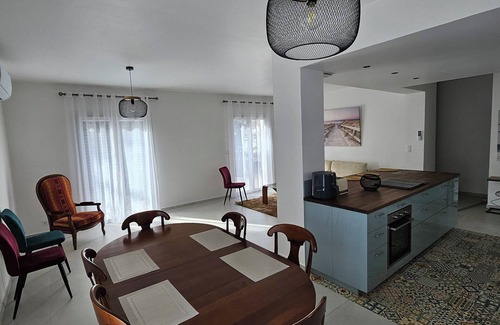 Les Mathes Casa | Pleasant vacation home in the center of town