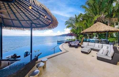 South Shore Hotel Area Villa | Moderno y elegante, piscina infinita privada frente al mar, bar con piscina, jacuzzi, personal completo incl. Mayordomo