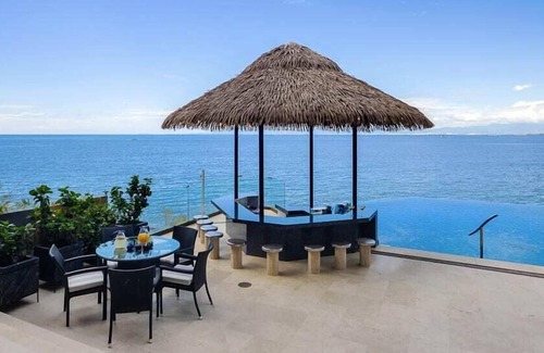 South Shore Hotel Area Villa | Moderno y elegante, piscina infinita privada frente al mar, bar con piscina, jacuzzi, personal completo incl. Mayordomo