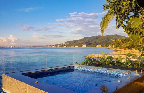 South Shore Hotel Area Villa | Moderno y elegante, piscina infinita privada frente al mar, bar con piscina, jacuzzi, personal completo incl. Mayordomo