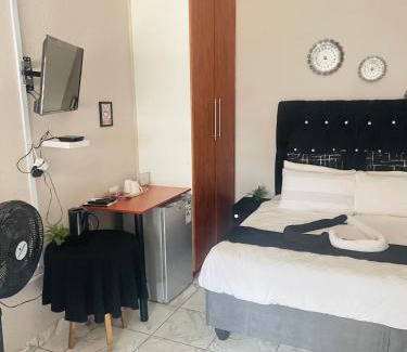 Flora Park Casa | Plein On Suid Guesthouse