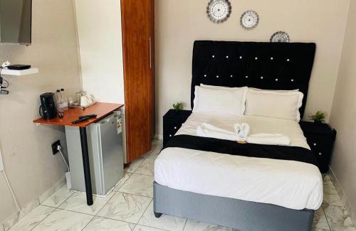 Flora Park Casa | Plein On Suid Guesthouse
