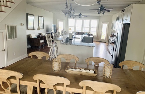 Oceanmarsh Subdivision Casa | SUMMER reduced price and minimum stay at gorgeous Harbor Island!