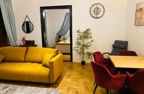 Hradec Kralove Apartamento | Plně vybavený apartmán u Velkého náměstí 3, Wi-Fi, Netflix, vana