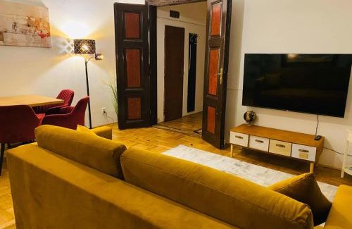 Hradec Kralove Apartamento | Plně vybavený apartmán u Velkého náměstí 3, Wi-Fi, Netflix, vana
