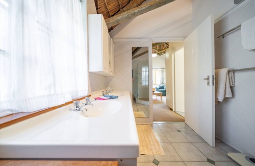 Steenberg Estate Cabina | Plotsklaps Self Catering Cottage